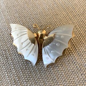 Vintage gold tone mother of pearl luna moth brooch!